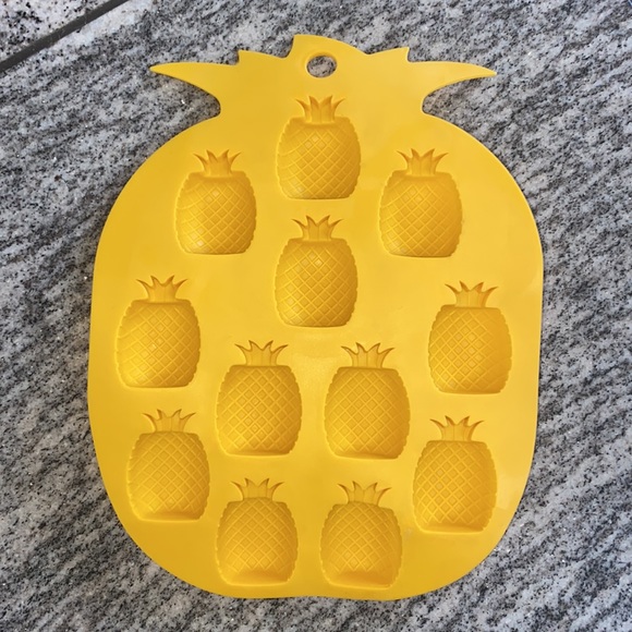 NWOT - SILICONE PINEAPPLE ICE TRAY - Picture 3 of 5